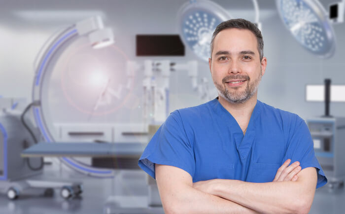 Dr. Alexandre Sato - Cirurgião Urologico em Serra