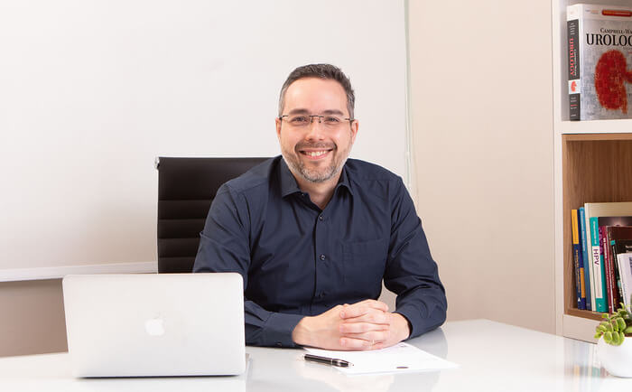 Dr. Alexandre Sato - Médico Especialista Em Cirurgia Robótica